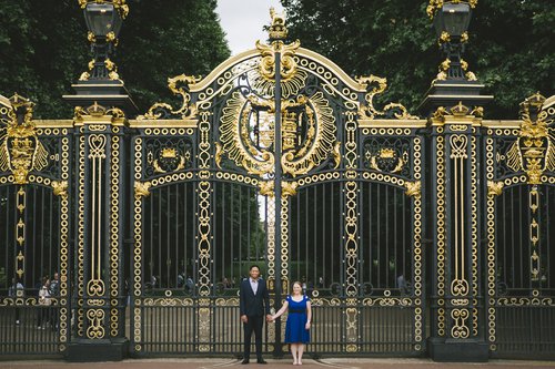 London photoshoot at Buckingham Palace & Mayfair