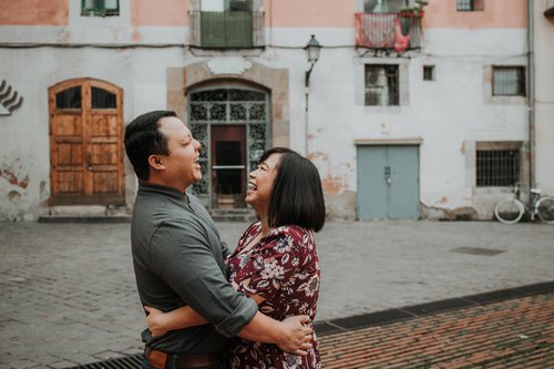 Barcelona babymoon photoshoot at El Born and Parc de la Ciutadella