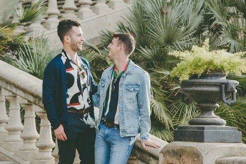 Barcelona honeymoon photoshoot at Parc de la Ciutadella