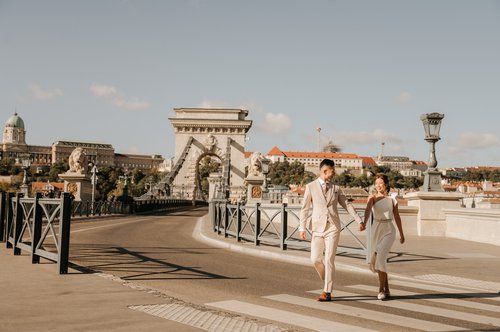 Budapest photoshoot at Chain Bridge and Hungarian Parliament