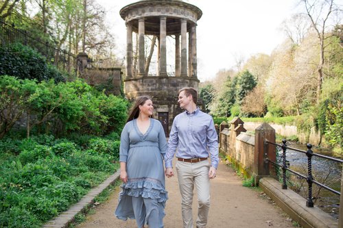 Edinburgh babymoon photoshoot at Circus Lane and St Stephen Street