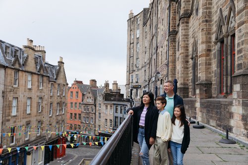 Edinburgh family trip photoshoot at The Royal Mile