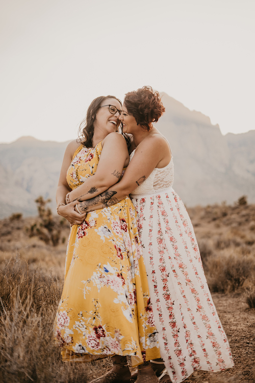 A couple enjoys a romantic moment in Las Vegas on their Flytographer photoshoot.