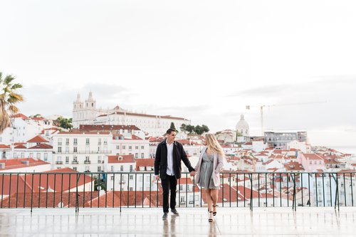 Lisbon photoshoot at Portas do Sol Square and the streets of Alfama
