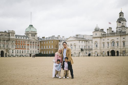 London family trip photoshoot at Westminster Bridge