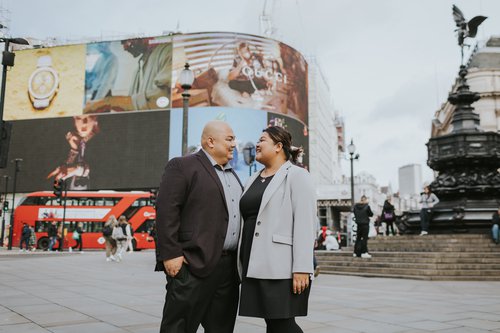 London couples trip photoshoot at Covent Garden & Piccadilly