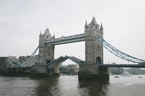 London photoshoot at Tower Bridge