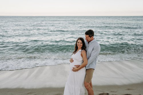 Miami babymoon photoshoot at Pier Park at Sunny Isles Beach