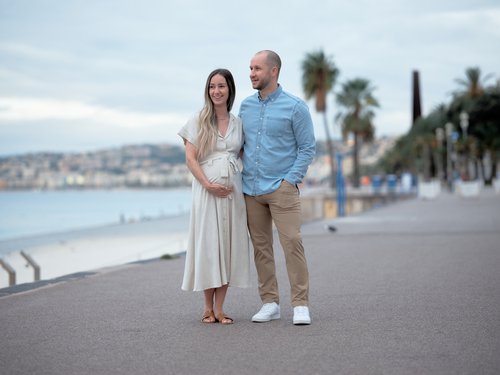 Nice babymoon photoshoot at Old Town Nice