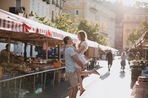Nice honeymoon photoshoot at Old Town Nice