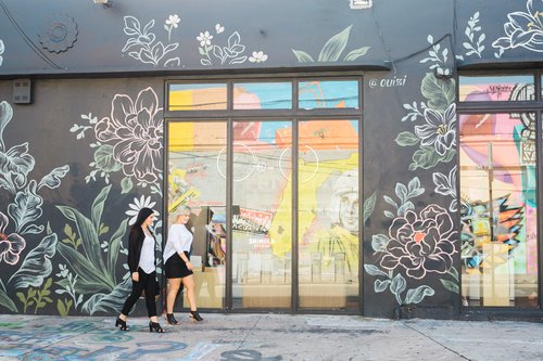 Miami friends trip photoshoot at Wynwood Walls Graffiti