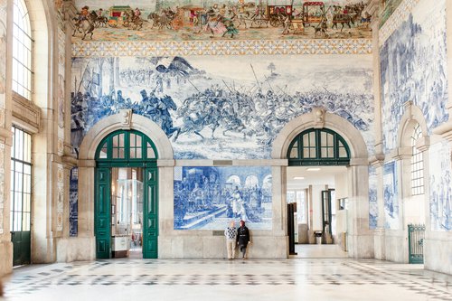 Porto photoshoot at São Bento Train Station