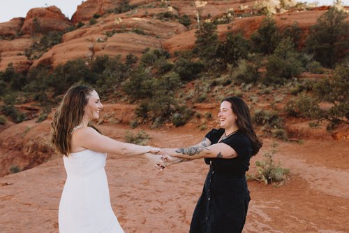 Sedona friends trip photoshoot at Bell Rock Vortex