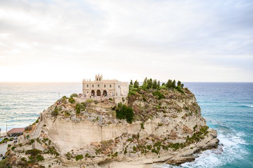 Tropea photoshoot at Cliffs and Sea
