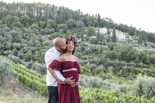 Tuscany babymoon photoshoot at Tuscan Villa & Coutryside