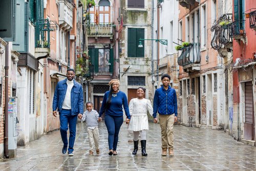 Venice family trip photoshoot at Rialto to San Polo