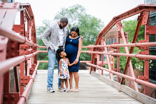 Washington DC babymoon photoshoot at Georgetown Waterfront